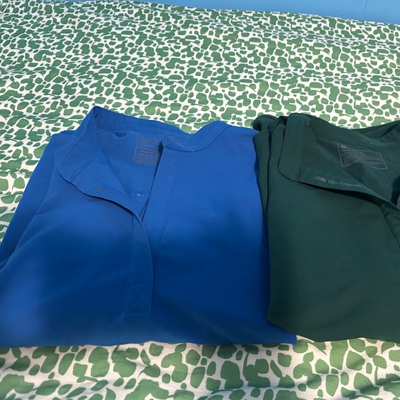 Bundle Deal 💰 FIGS Rafaela Oversized Scrub Tops XL – Royal Blue + Forest Green - Picture 4 of 5